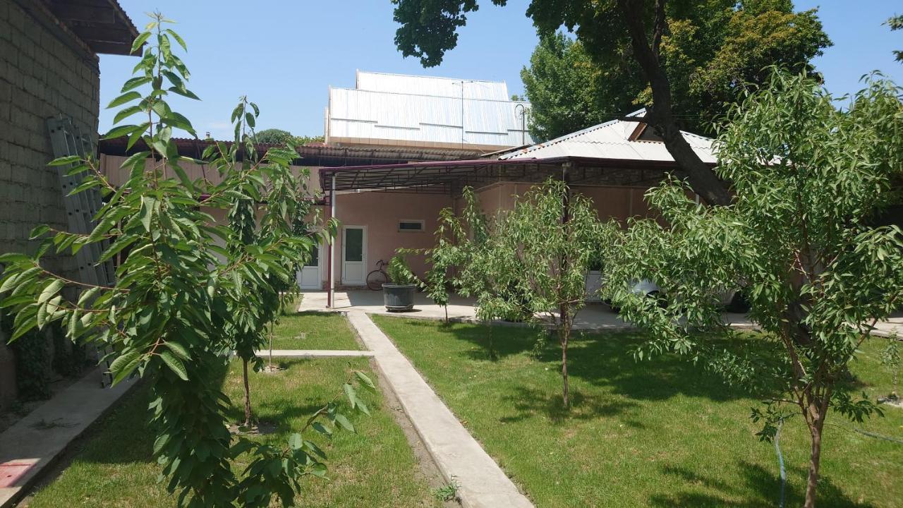 Megi Hostel Fargʻona Buitenkant foto